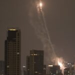 Beşikdüzü Anadolu Lisesi 15. mezunlarından 80 öğrenci kep fırlattı