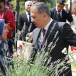 AK Parti Kars İl Teşkilatı’ndan 15 Temmuz’a özel bayrak dağıtımı – Birlik Haber Ajansı