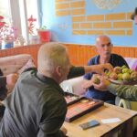 İşyerinde Meyve Ağacından aldığı hasadı müşterilerine ikram etti – Birlik Haber Ajansı