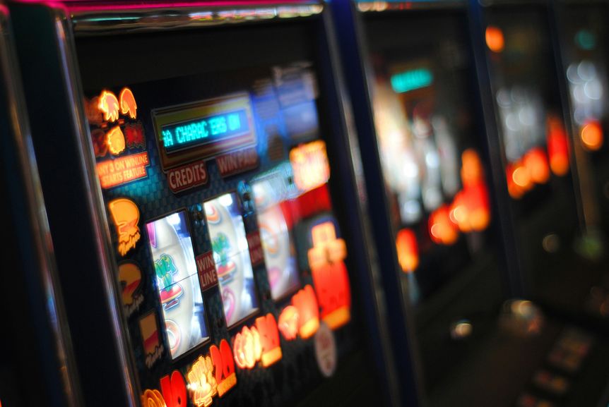 Por qué algunos bonos de casino son más difíciles de apostar